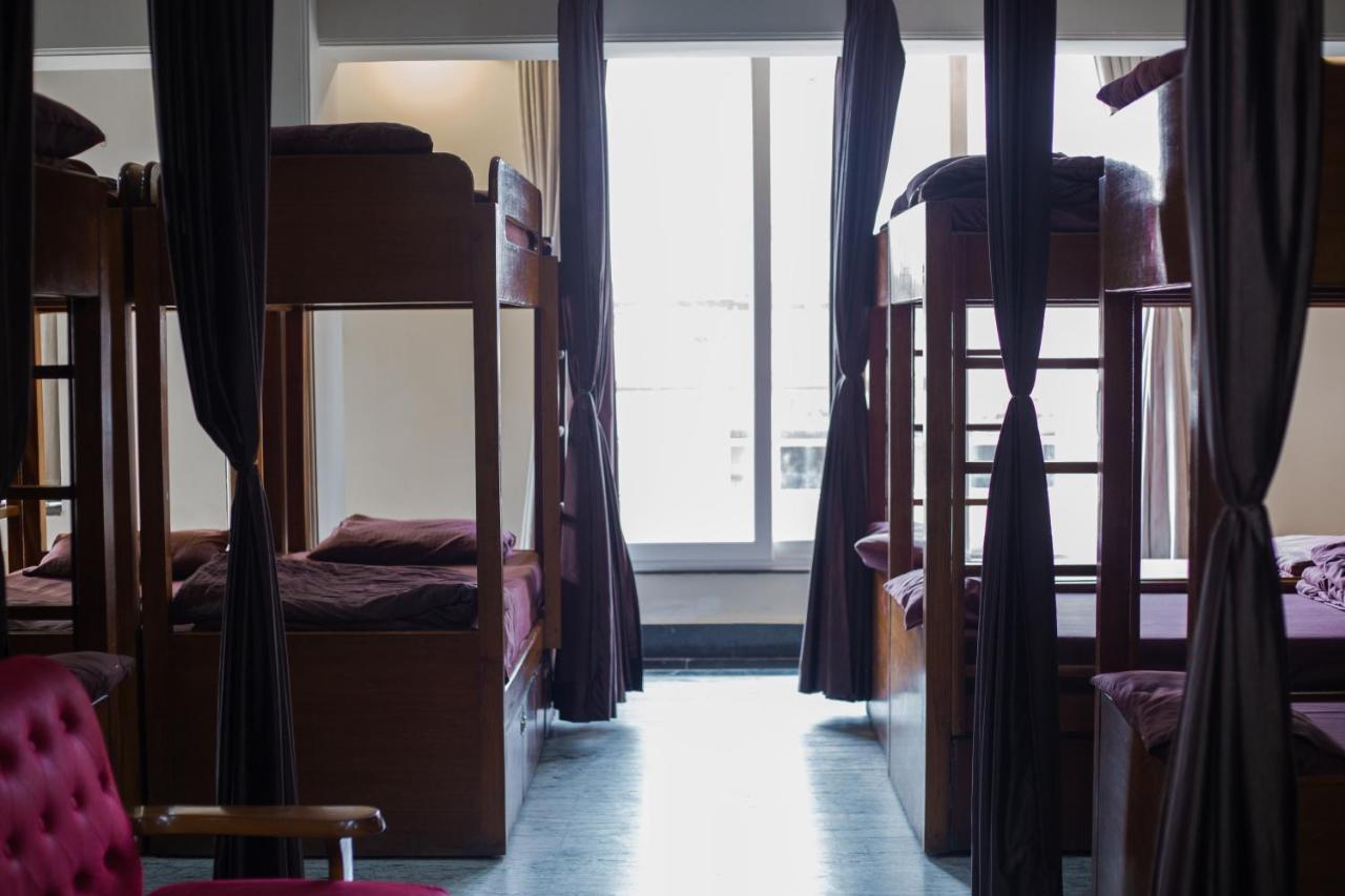 Pearl Courtyard Dormitory Varanasi Exterior photo
