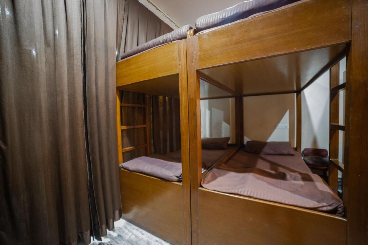 Pearl Courtyard Dormitory Varanasi Exterior photo